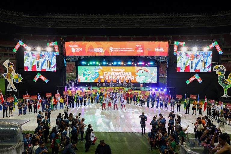 Alunos da rede pública do DF participam da abertura dos Jogos Escolares Brasileiros