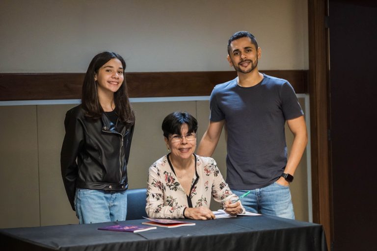 Estudantes da rede pública lançam livro em parceria com a Fiocruz Brasília