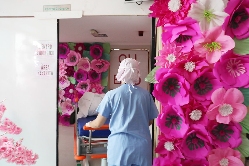 Outubro Rosa: Força-tarefa de reconstrução mamária leva autoestima para mais de 60 mulheres