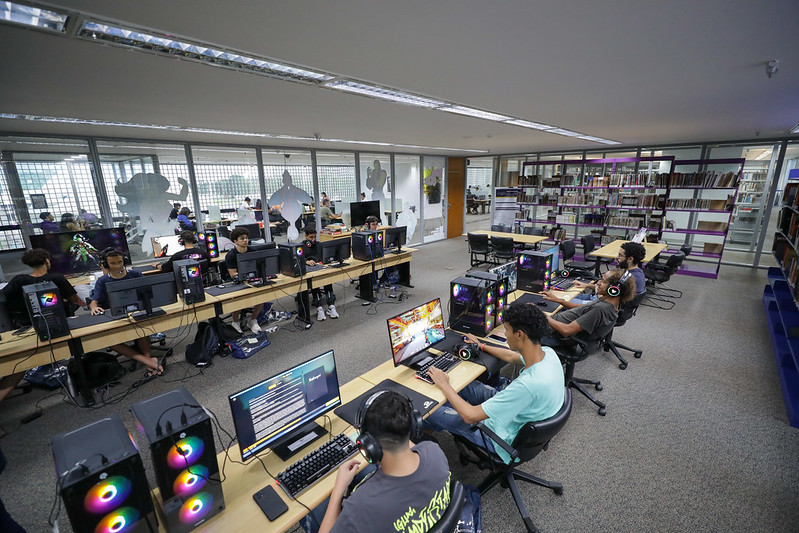 Espaço Geek da Biblioteca Nacional de Brasília se consolida como reduto de mangás e jogos eletrônicos