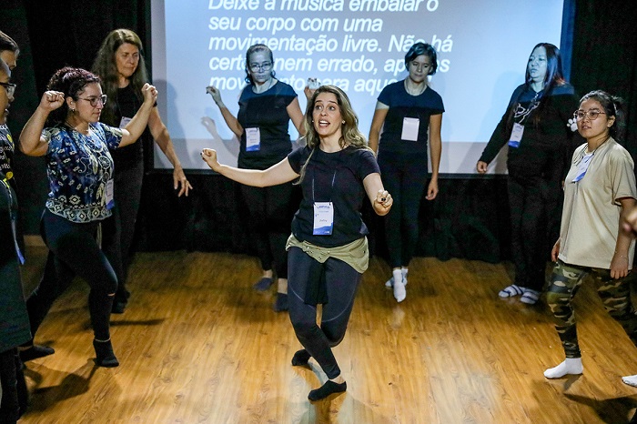 Inclusão em cena: Curso de Libras no teatro capacita intérpretes para atuação artística