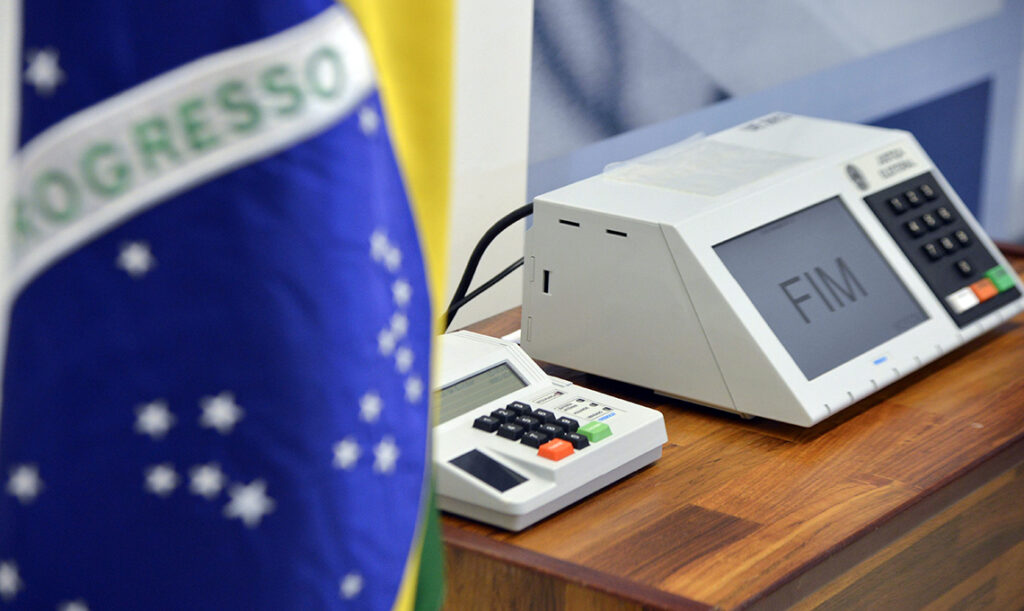 Líderes do Congresso e partidos pressionam por fundo eleitoral