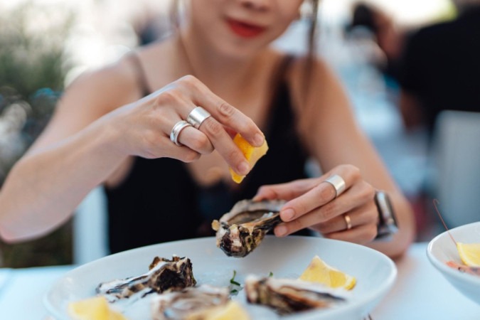 As comidas que você deve evitar, segundo especialista em segurança alimentar