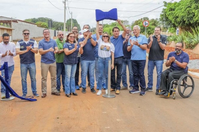 Celina Leão participa de inauguração de via no Riacho Fundo 2