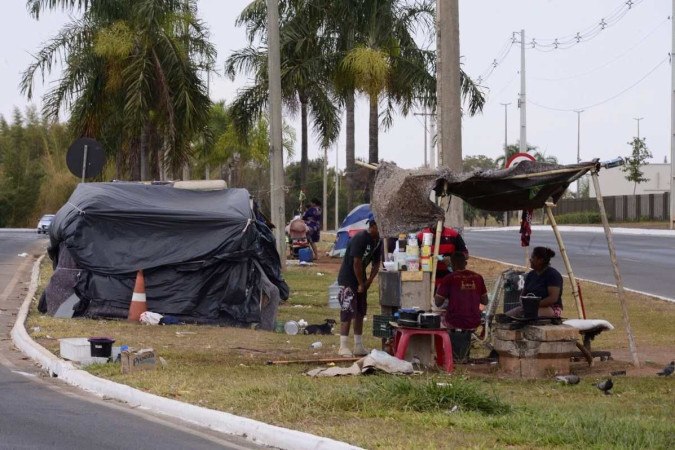 Pessoas em situação de rua estão em busca de moradia e de dignidade