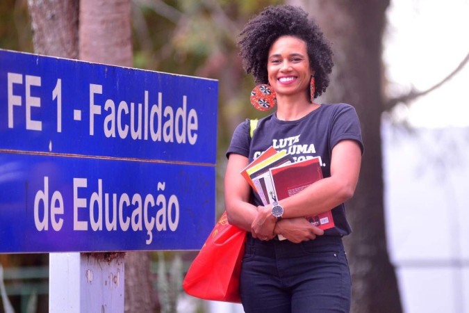 Professora da rede pública se destaca no combate ao racismo na escola