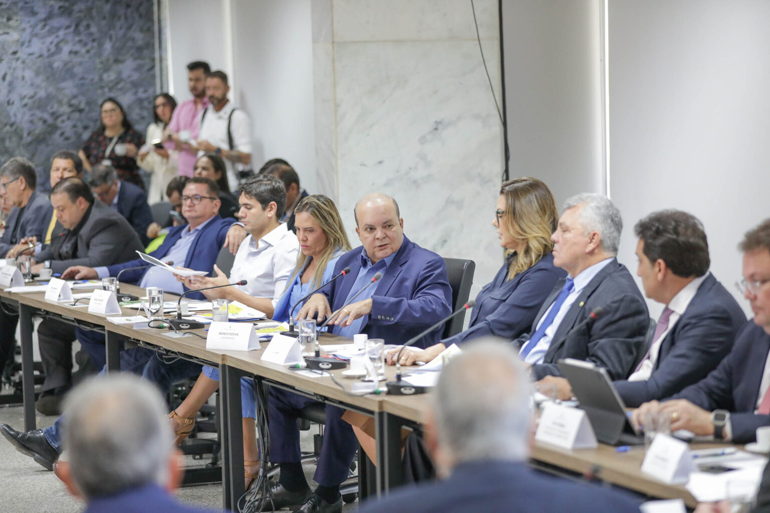 Ibaneis Rocha reúne bancada federal e discute investimentos no DF