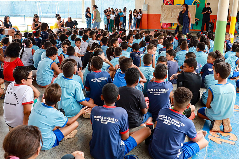 Projeto promove oficinas de dança e grafite em escola do Recanto das Emas