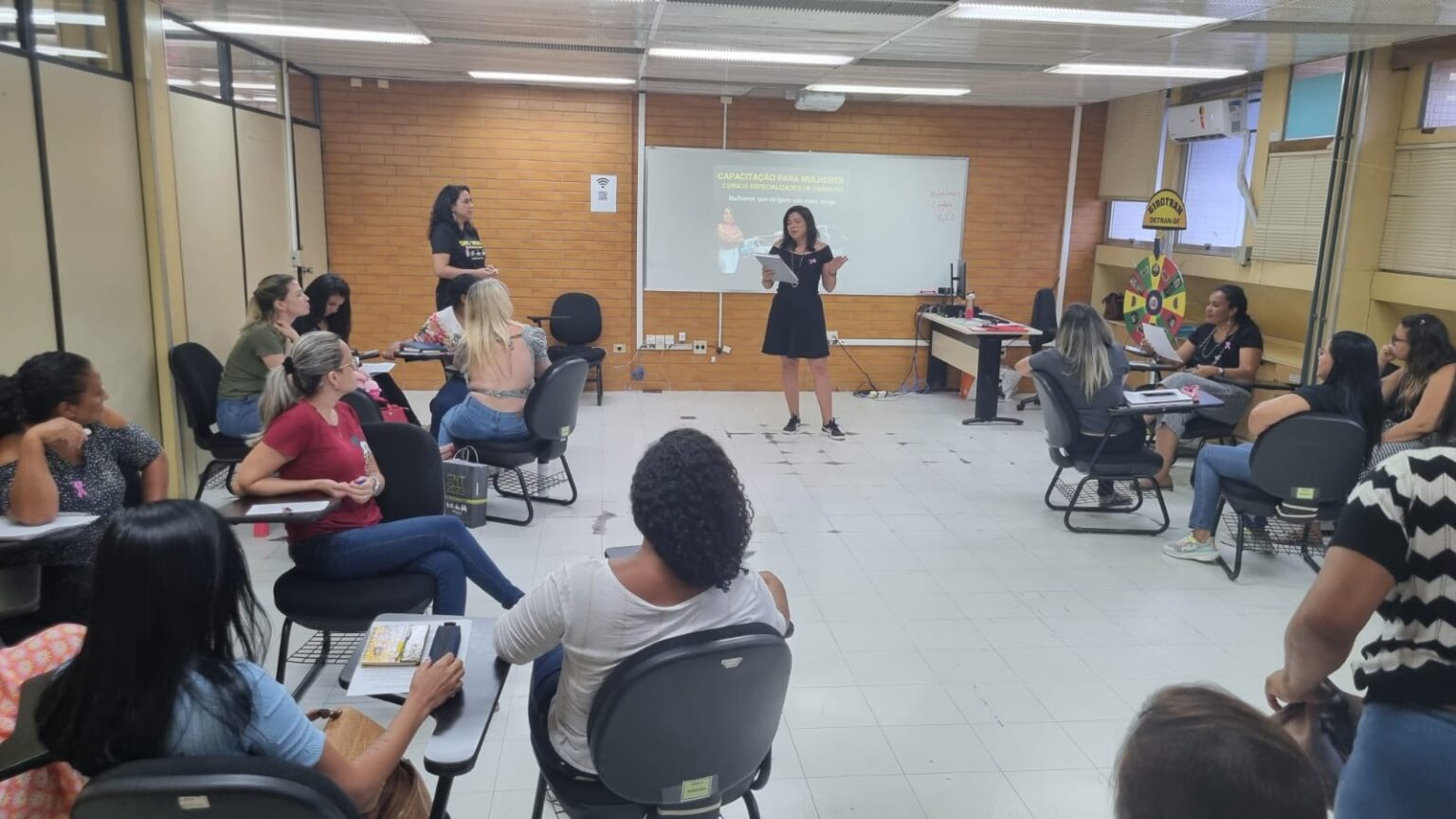 Projeto capacita mulheres para condução de transporte escolar