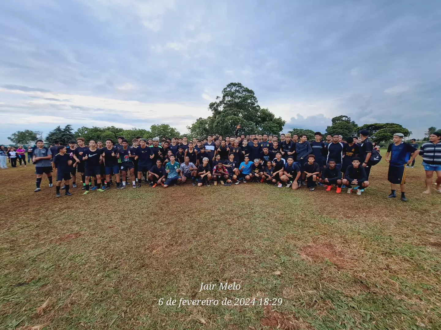 Peneira do Ceilândia Esporte Clube reúne quase mil atletas