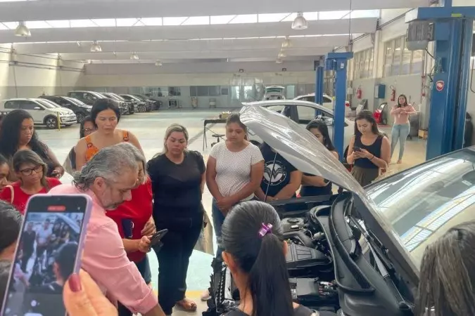 Brasal Veículos oferece curso gratuito sobre mecânica automotiva para mulheres