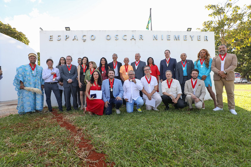 Incentivadores da cultura no DF são agraciados com a Medalha Seu Teodoro