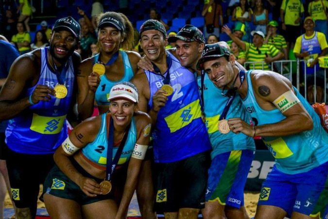 Brasil é ouro no masculino e feminino do Circuito Mundial de Vôlei de Praia