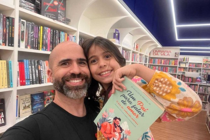 Pai faz homenagem para filha e lança livro com crônicas emocionantes