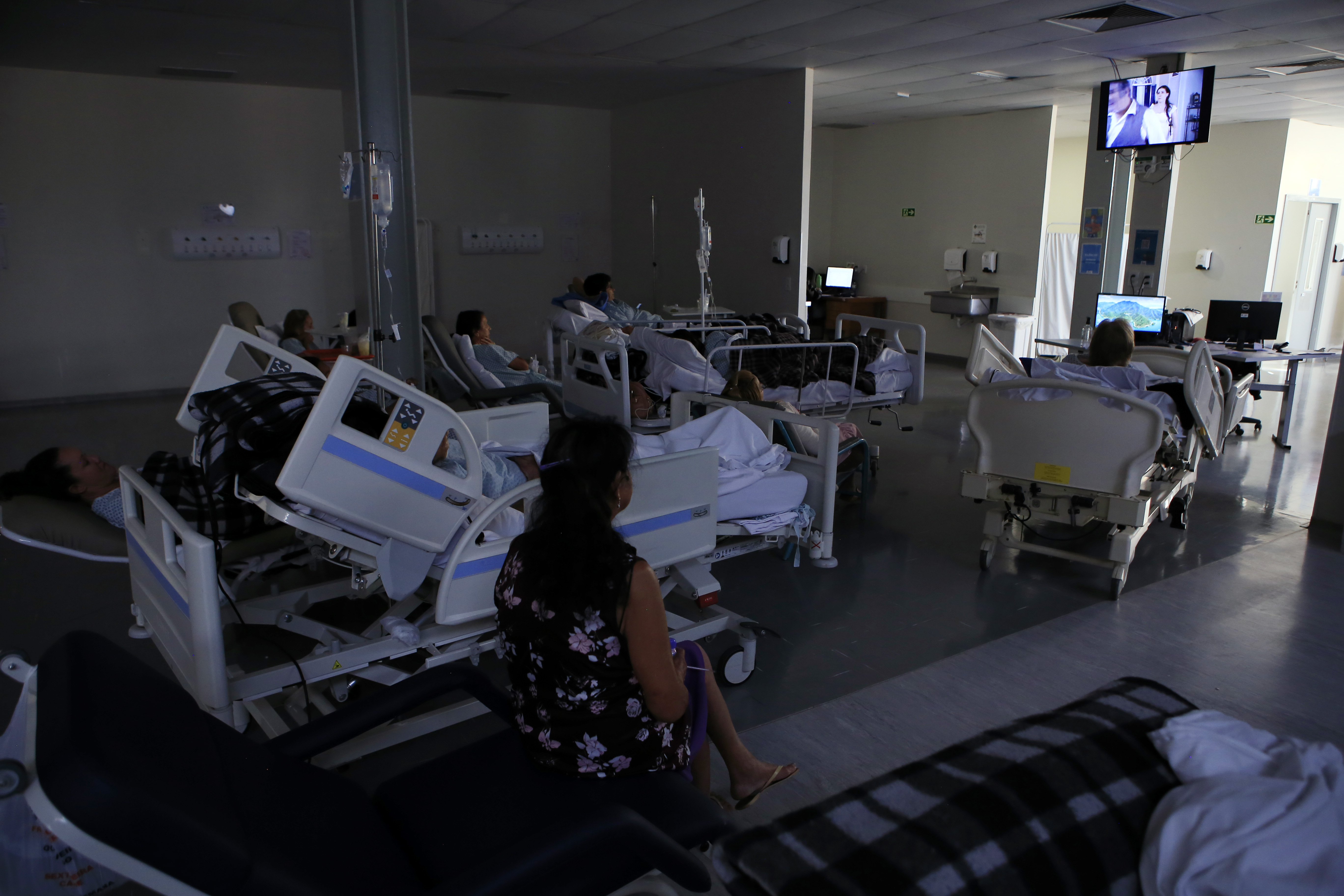 Hospital Cidade do Sol promove sessão de cinema para pacientes e acompanhantes