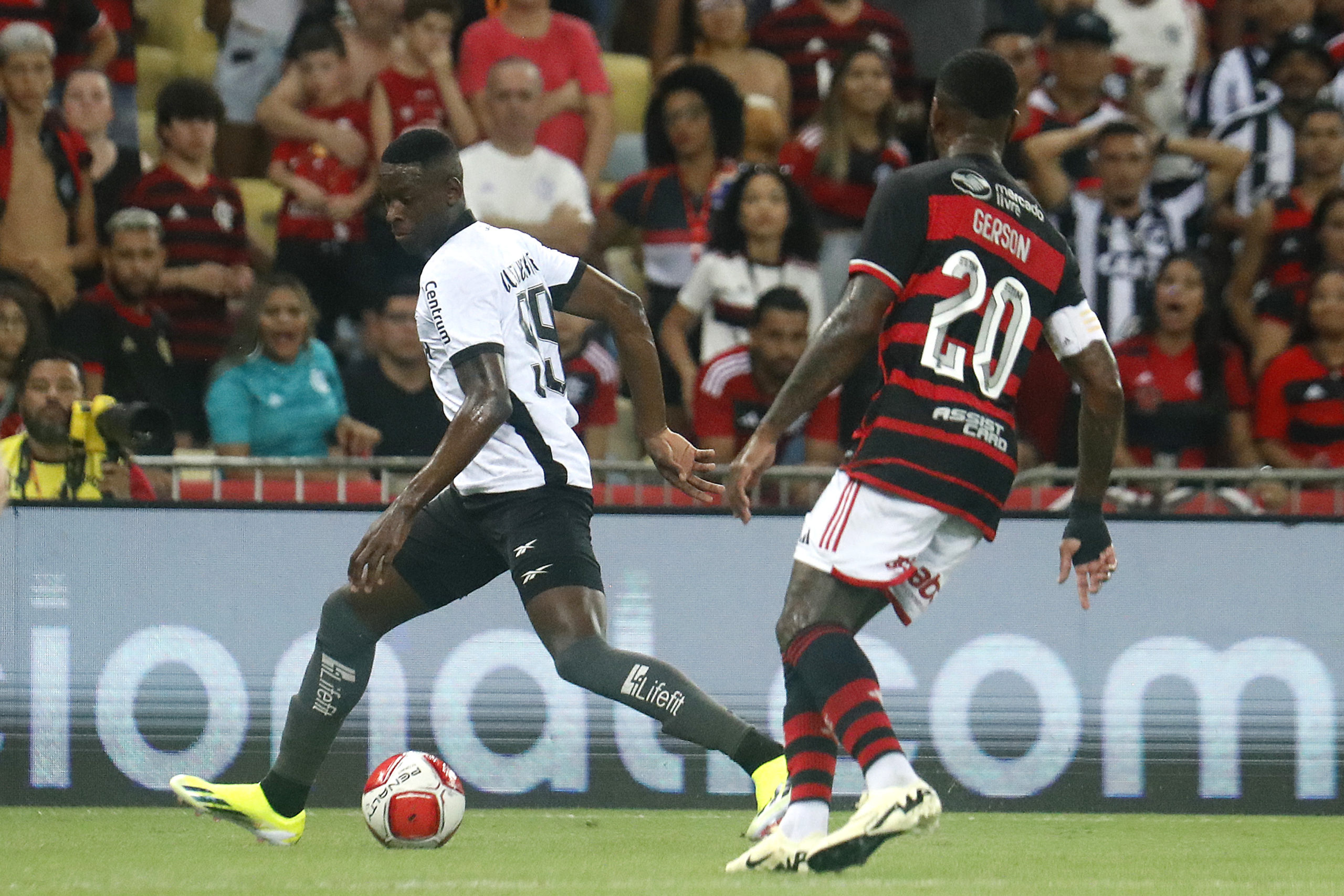 BotafogoBotafogo e Flamengo fazem clássico de olho na liderança do Campeonato Brasileiro