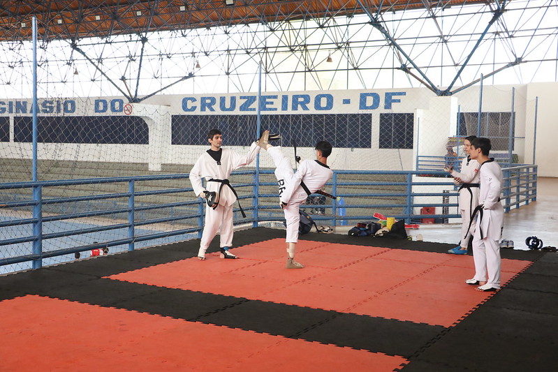 Atletas brasilienses do taekwondo disputam competição nacional com apoio do GDF