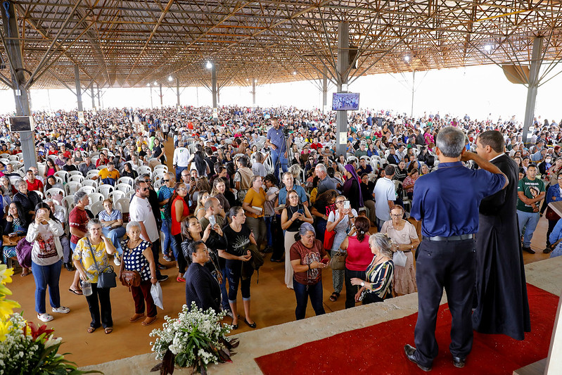 Mais de sete mil fiéis se reúnem em celebração religiosa em São Sebastião