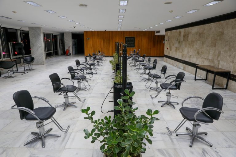 Ação Tesouras Solidárias vai promover cortes de cabelo gratuitos no Palácio do Buriti