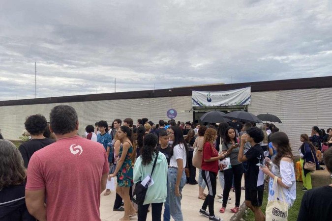 Vestibular UnB: estudantes comentam sobre prova focada em inteligência artificial Alunos discutiam, entre