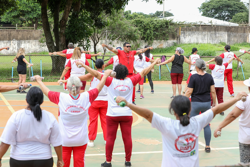 Projeto Bombeiro Amigo já atendeu mais de mil idosos em 2024 no DF