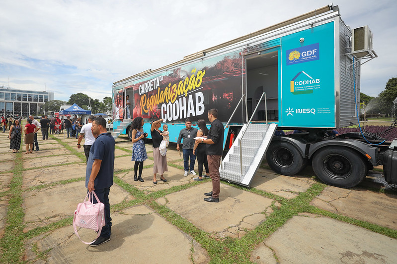 GDF lança carreta da regularização e entrega 500 escrituras a moradores