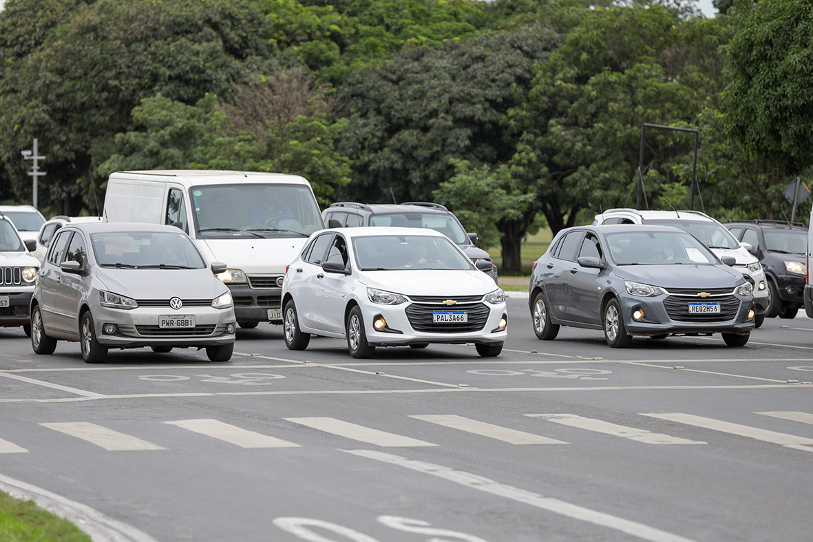 Atenção, contribuinte: IPVA e licenciamento anual começam a vencer nesta segunda (24)