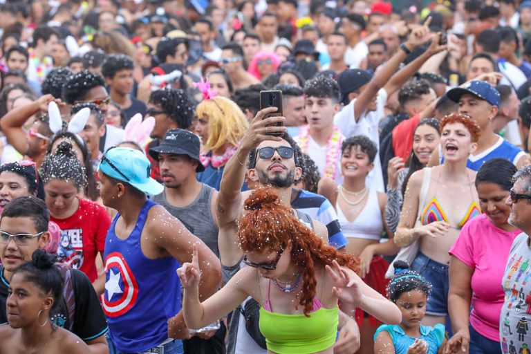 Achados e perdidos no Carnaval: saiba como recuperar documentos e objetos depois da folia