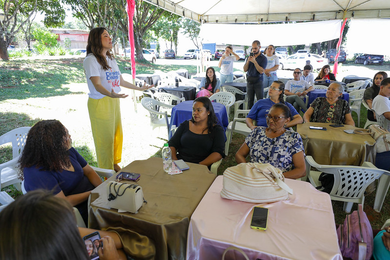 Ação de Dia das Mulheres do GDF leva serviços de saúde e beleza à comunidade feminina do Paranoá