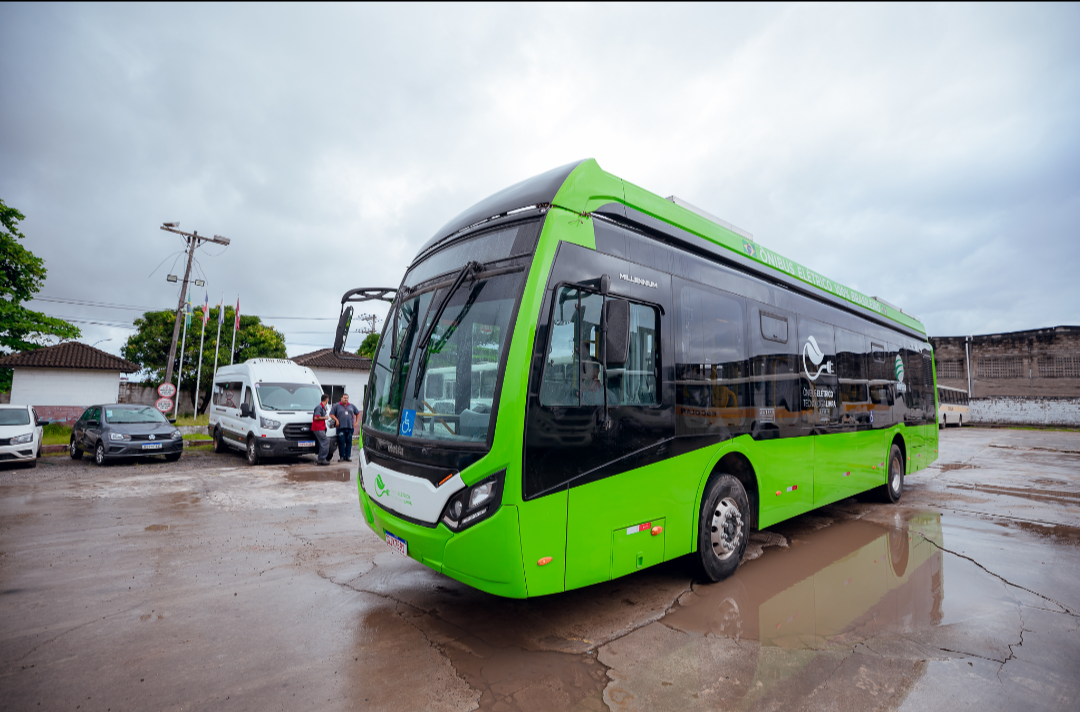 Primeiro ônibus elétrico chega a Camaçari para transporte coletivo