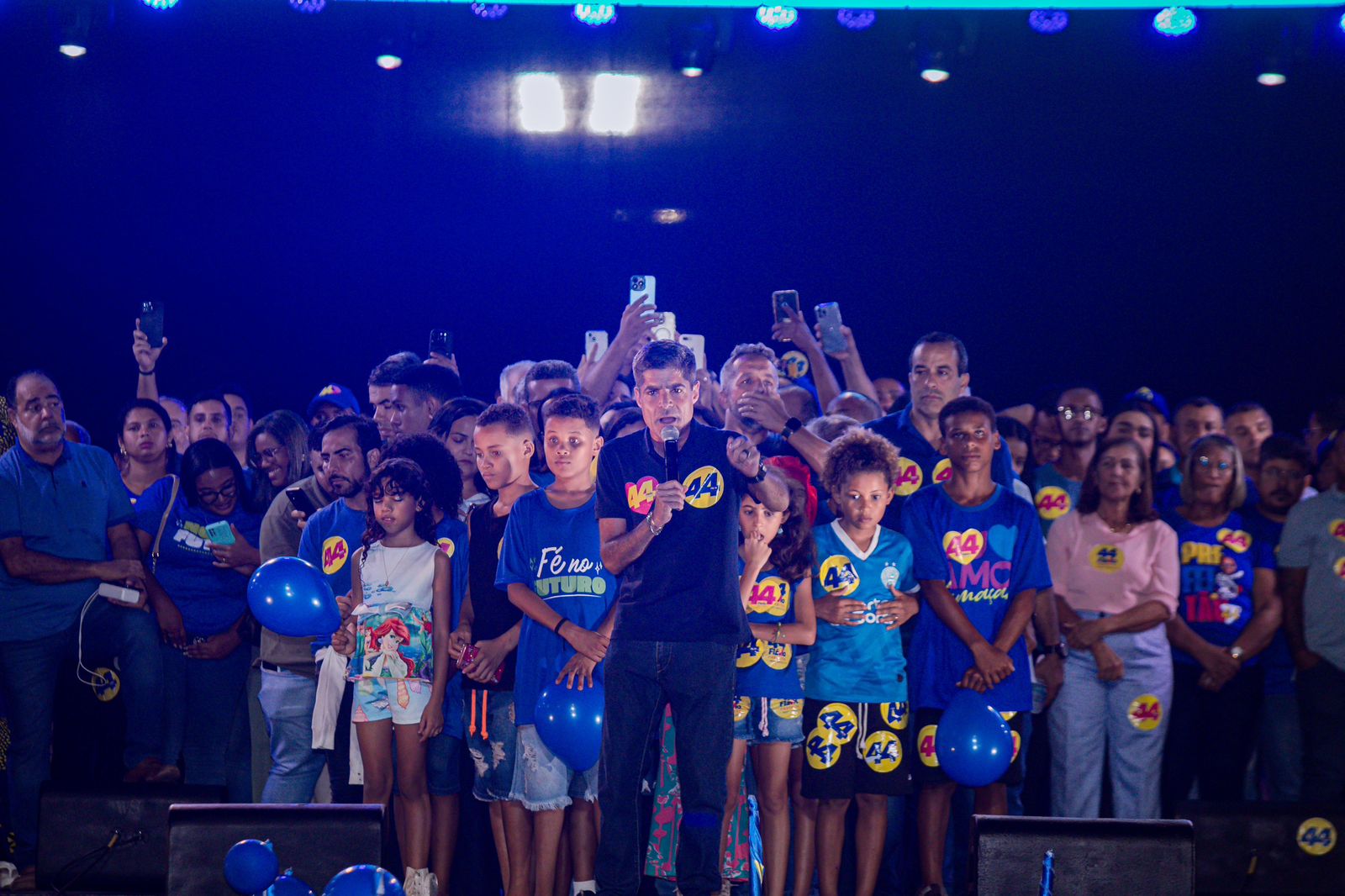 Em comício ACM Neto fiz que escolha de Flávio para prefeito é mais forte, é algo que está acima de nós.