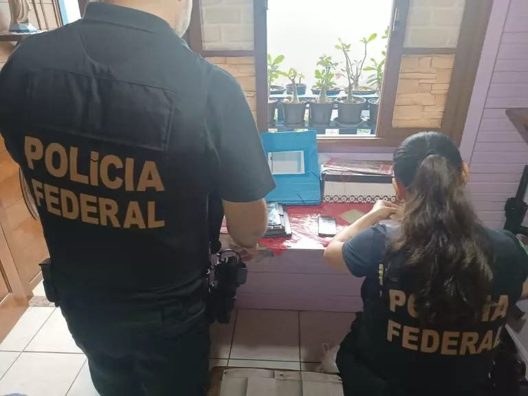 25/10 Agora pouco: PF em Guarapari prende em flagrante homem por violência sexual pela internet