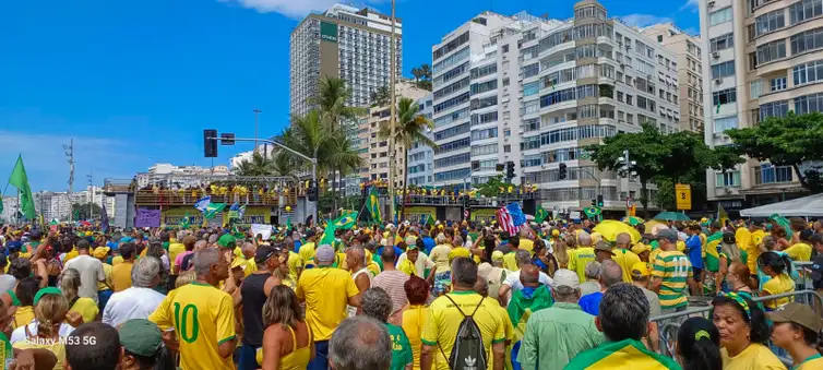 Em ato no Rio Bolsonaro disse que jamais esperava um dia estar lutando por anistia de pessoas de bem que não cometeram nenhum ato de maldade