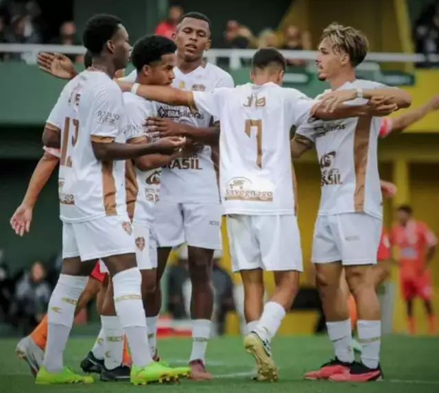 Ivinhema vence o Real por 2 a 1 e fica a um empate da classificação na Copinha