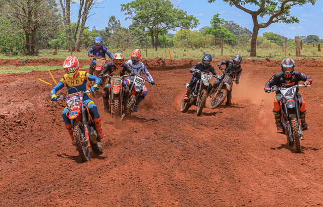 Interior sedia abertura do Estadual de Motocross e Velocross de MS