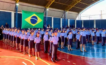 Justiça determina a retomada do programa de escolas cívico-militares