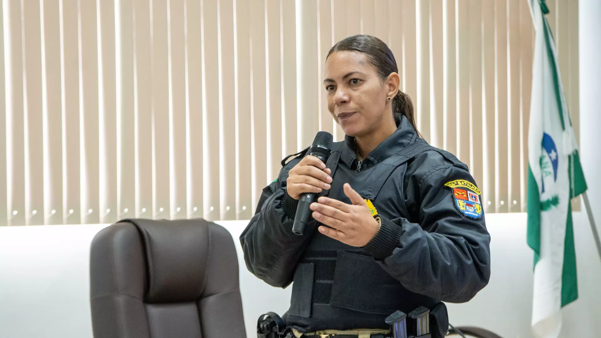 Polícia Militar e órgãos municipais realizam palestra do Agosto Lilás, para reforçar o combate à violência contra a mulher