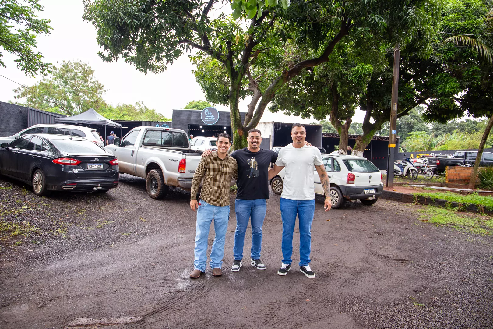 Mascote Sound Car é inaugurada e VW Lavacar é reinaugurada em Ivaté, fortalecendo o empreendedorismo local