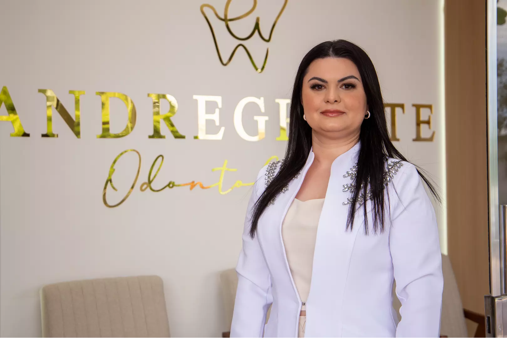 Sorriso completo e saudável: conheça a clínica referência em Implantes Dentários em Ivaté