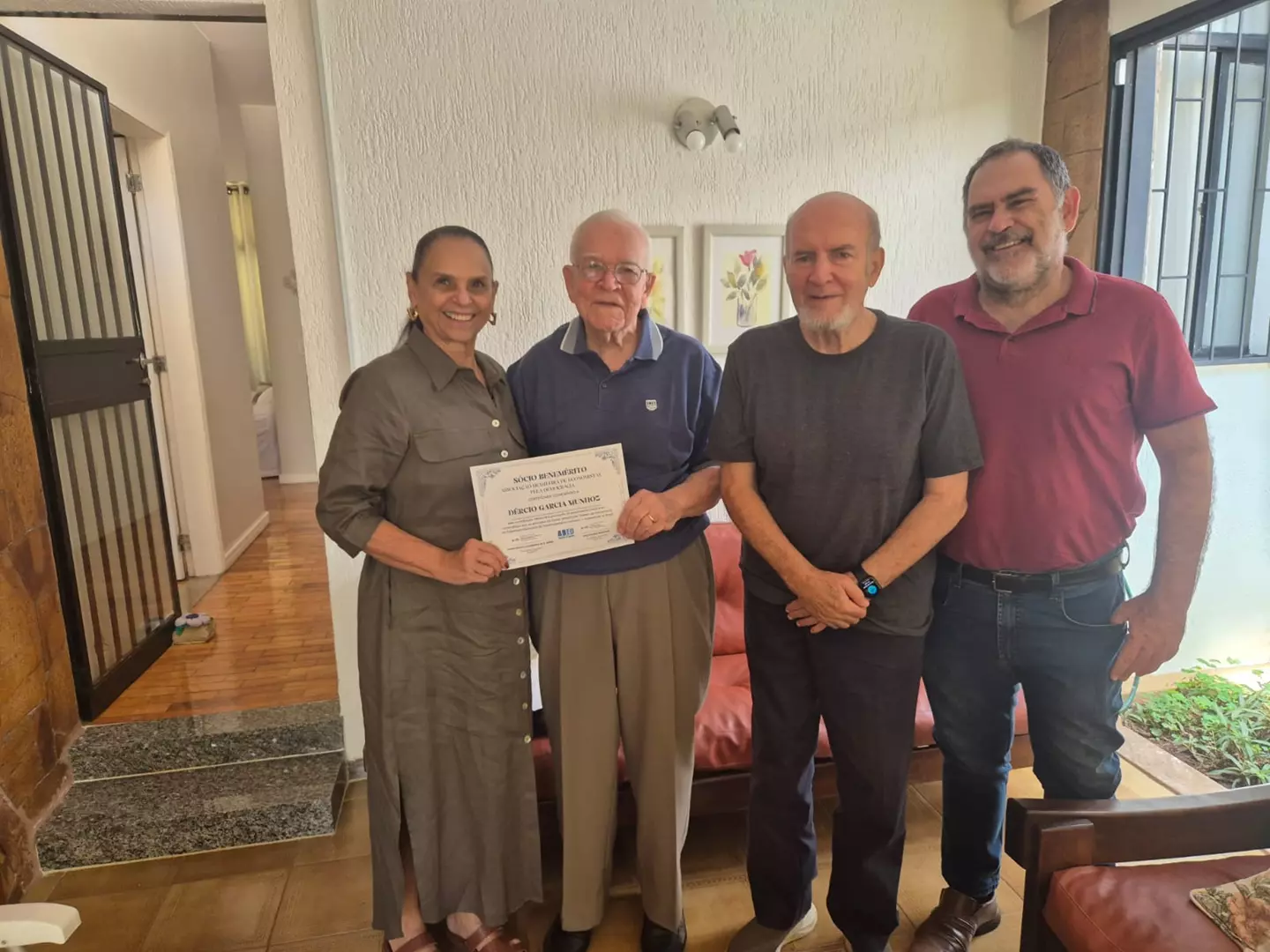 Homenagem da ABED ao Professor Dércio Garcia Munhoz