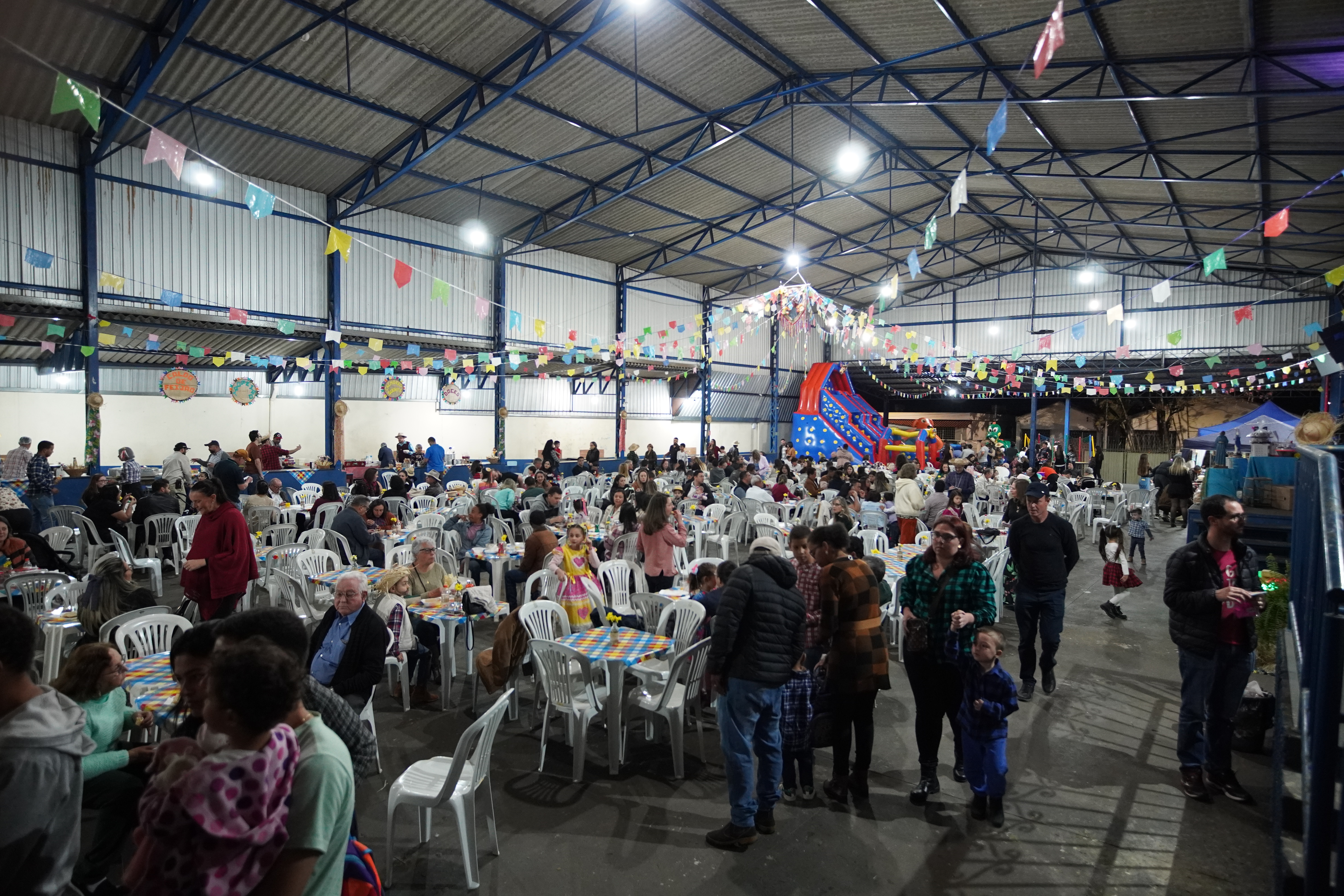 Arraiá da Comunidade Mariana Resgate e Colégio São José