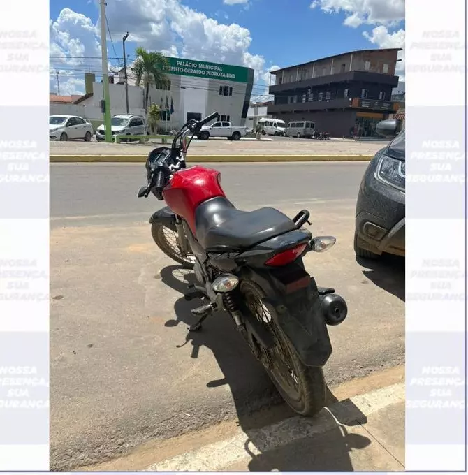 Policia Militar recupera motocicleta furtada na cidade de Trindade