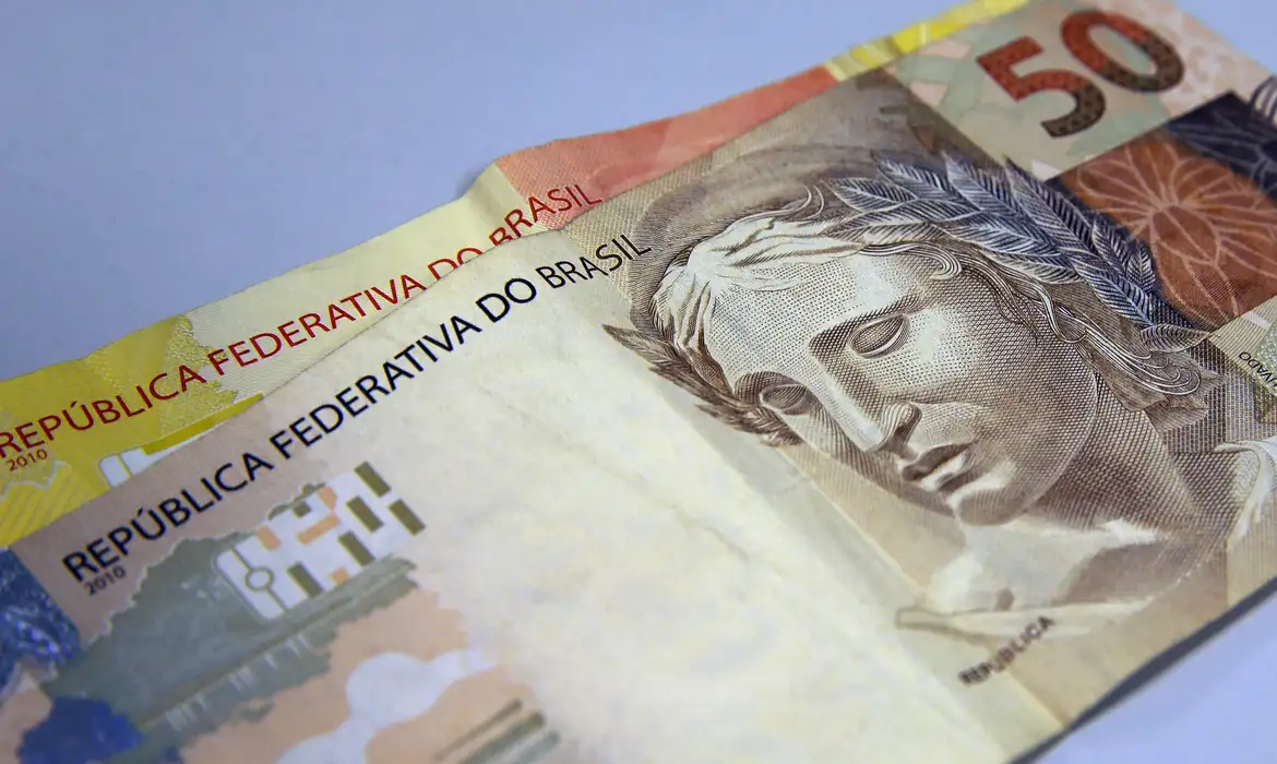 Salário Mínimo: Valor para 2025 deve ficar em R$ 1.518