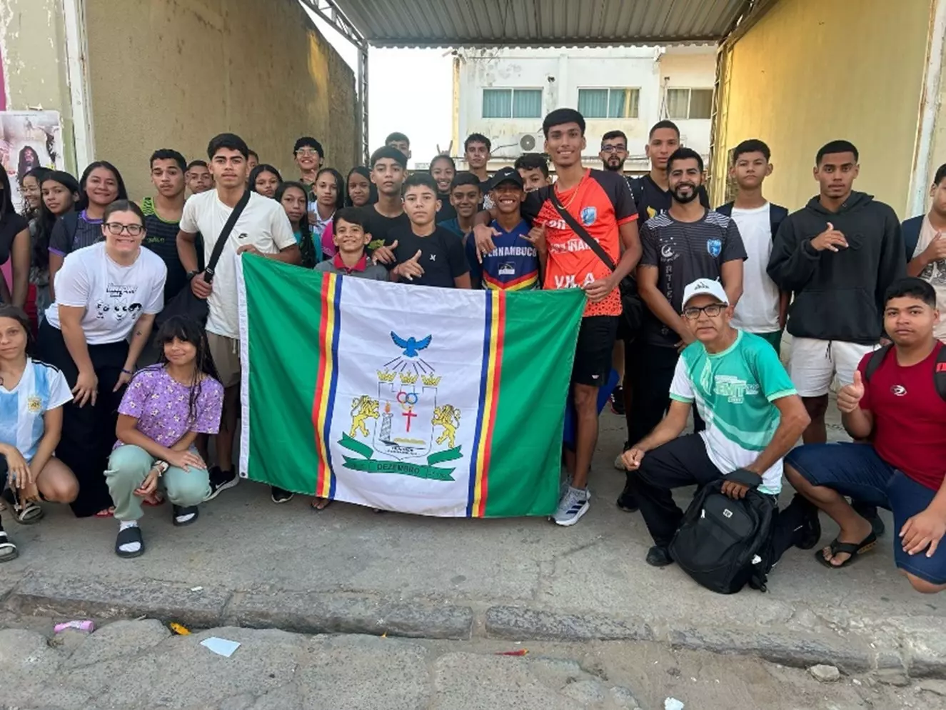 Atletismo escolar de Trindade brilha nos Jogos Regionais 2025 em Exu