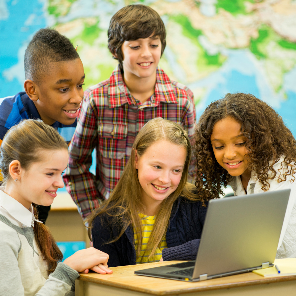 Ambientes Virtuais Personalizados Impulsionam a Aprendizagem em Redes de Ensino
