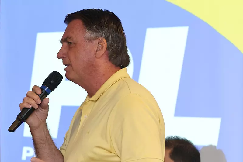 TRF-6 decide por unanimidade que Bolsonaro mantém direito a carros e assessores oficiais