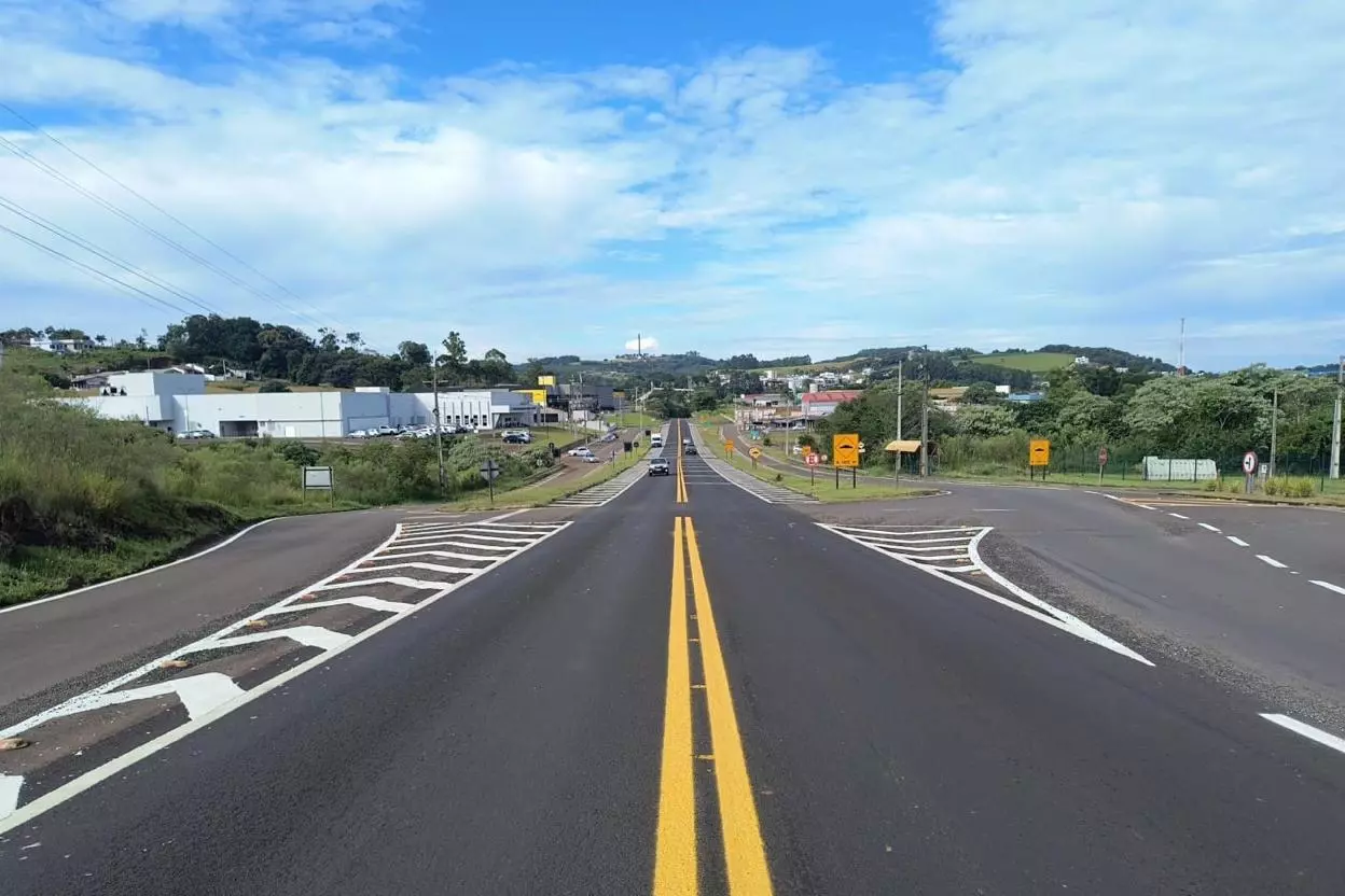 DER/PR reforça sinalização viária em Francisco Beltrão e na ligação com Itapejara D'Oeste