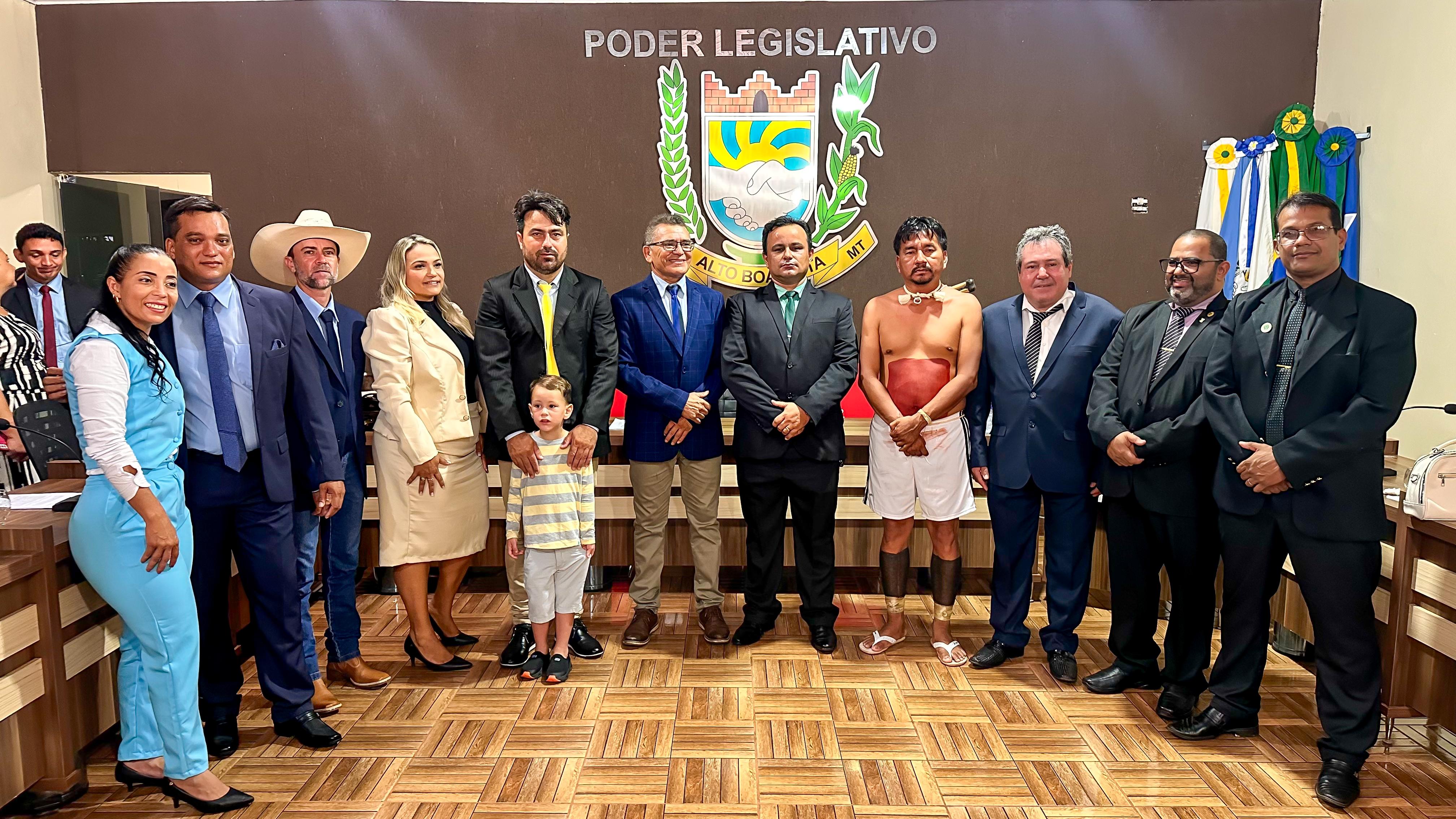 Após a posse e a formação da Mesa Diretora vereadores de Alto Boa Vista se preparam para a 1ª Sessão Ordinária sob a presidência de Robson Martins