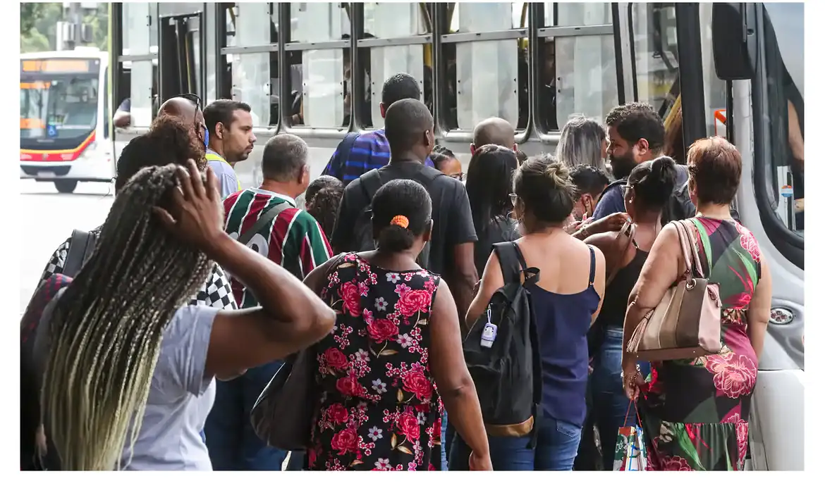 Desemprego recua para 6,2% em maio, o menor para o período desde 2012