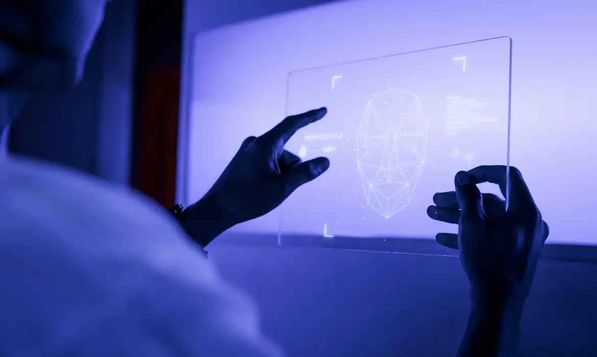 Inteligência artificial ameaça aprendizado da escrita, alerta autor